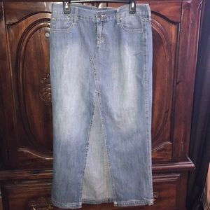 Jean skirt with slit in front